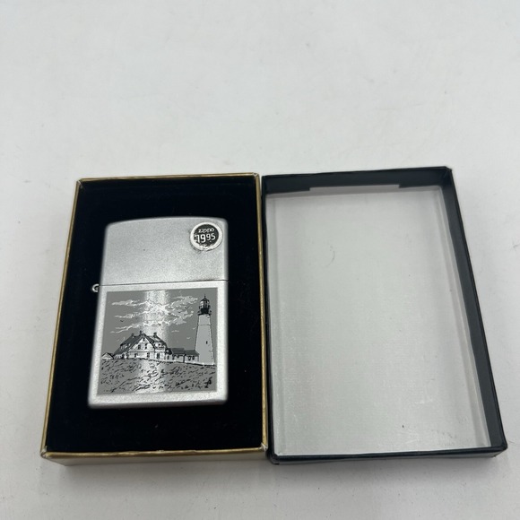 Zippo Lighter Lighthouse In Grey 2002 Windproof - Picture 1 of 7